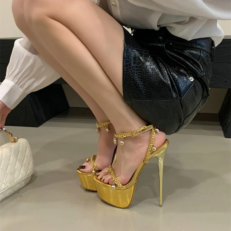 Sandalias de lujo con diseño d - Gold Chain Sandal reseña y precio